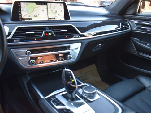 Used 2016 BMW 750i xDrive 4dr Sdn 750i xDrive AWD image 27