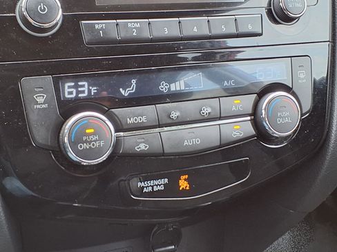 Used 2016 Nissan Rogue SV image 24