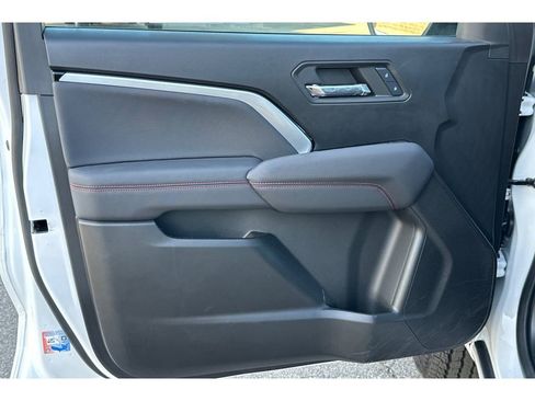 Used 2024 Chevrolet Colorado Z71 w/ Safety Package image 11