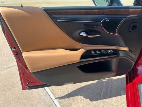 Used 2022 Lexus ES 350 Ultra Luxury w/ Accessory Package 2 FWD image 9