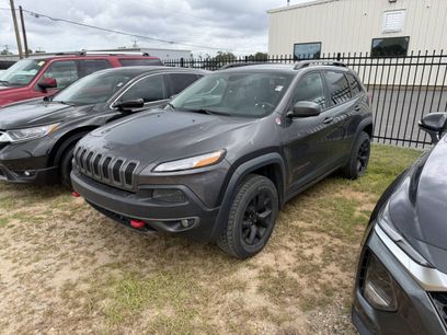 Used 2018 Jeep Cherokee Trailhawk w/ Comfort/Convenience Group