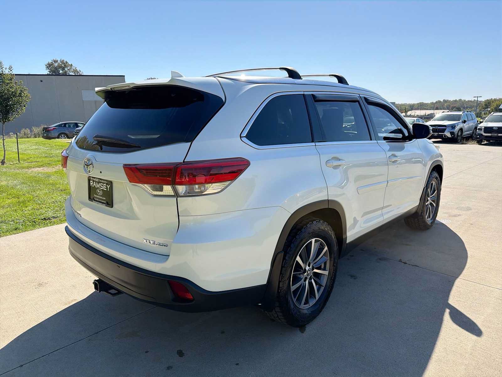 Used 2019 Toyota Highlander XLE AWD/4WD image 6