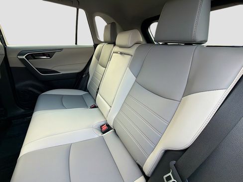 Used 2024 Toyota RAV4 XLE Premium image 21