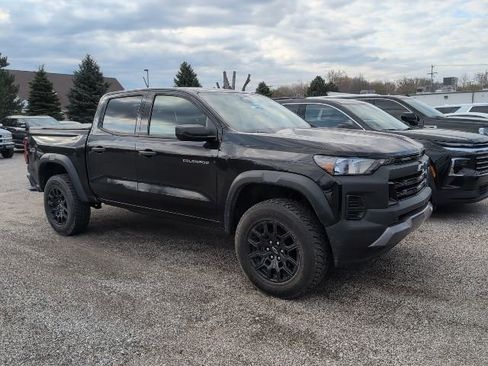 Used 2024 Chevrolet Colorado Trail Boss w/ Advanced Trailering Package image 2