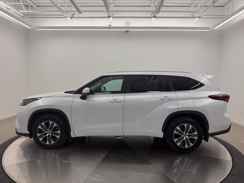 Used 2024 Toyota Highlander XLE AWD/4WD image 6