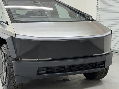 Used 2025 Tesla Cybertruck 2WD Crew Cab image 88