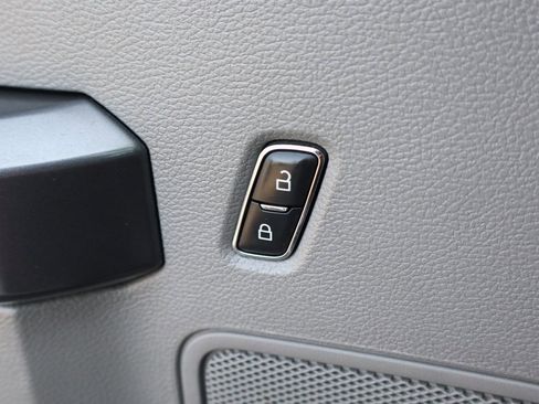 Used 2022 Ford F250 XLT w/ Black Appearance Package image 16