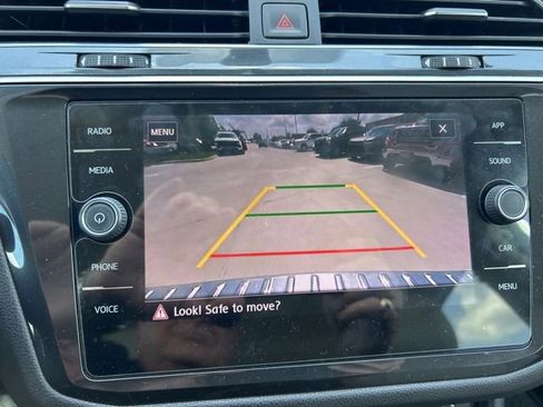 Used 2019 Volkswagen Tiguan SE FWD image 14