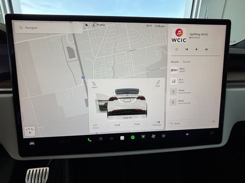 Used 2022 Tesla Model X image 11