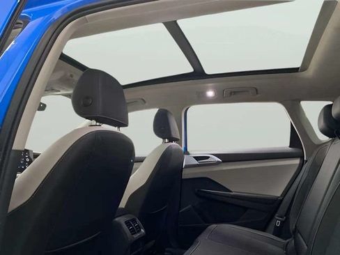 Used 2025 Volkswagen Taos SE w/ Panoramic Sunroof Package AWD/4WD image 27