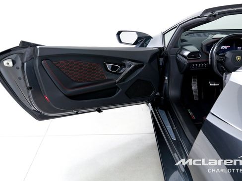 Used 2022 Lamborghini Huracan EVO RWD image 10