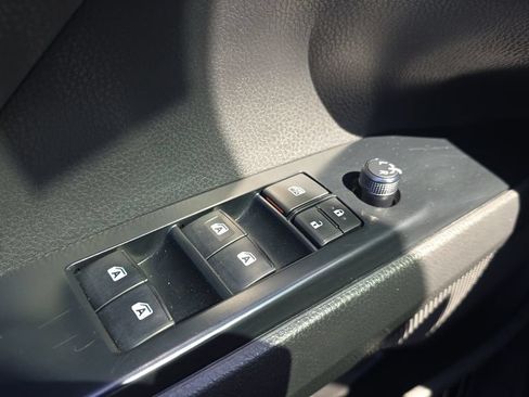 Used 2020 Toyota Camry SE w/ Convenience Package FWD image 19
