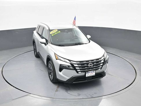 Used 2024 Nissan Rogue SV image 31