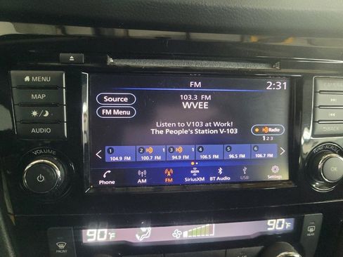 Used 2018 Nissan Rogue SV w/ Premium Package image 25