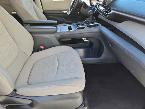 Used 2023 Toyota Sienna LE image 19