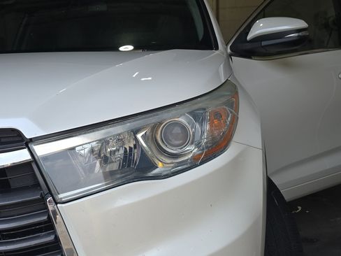Used 2015 Toyota Highlander XLE FWD image 31