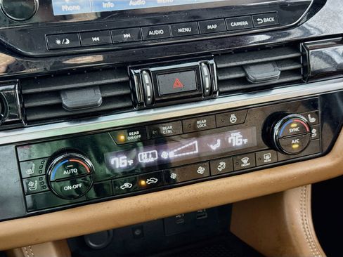 Used 2023 Nissan Pathfinder Platinum w/ Cargo Package image 18