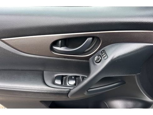 Used 2021 Nissan Rogue Sport S image 12