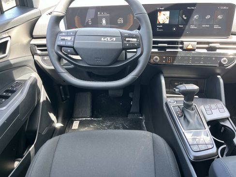 New 2026 Kia Sportage LX FWD image 12