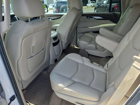 Used 2017 Cadillac Escalade 2WD image 30