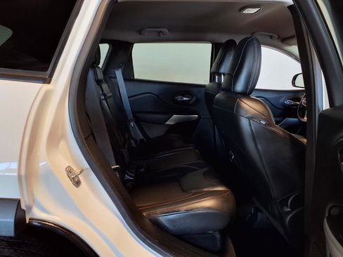 Used 2017 Jeep Cherokee Trailhawk w/ Cold Weather Group image 9