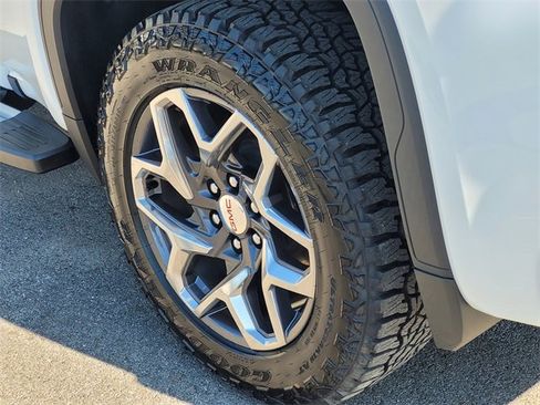 Used 2023 GMC Sierra 1500 SLT image 7