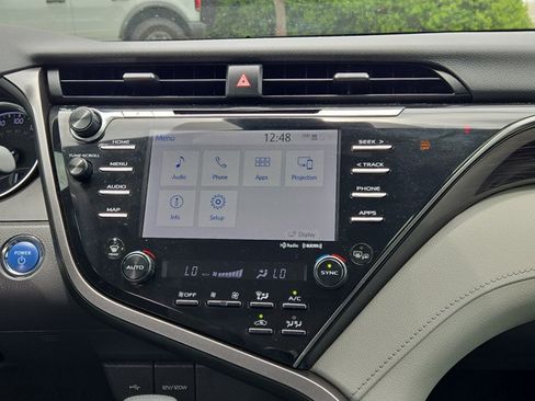 Used 2020 Toyota Camry LE w/ Sunroof Package FWD image 32
