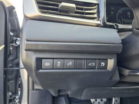 Used 2025 Toyota Camry SE FWD image 20