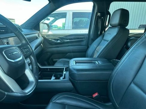 Used 2022 GMC Yukon XL Denali AWD/4WD image 6