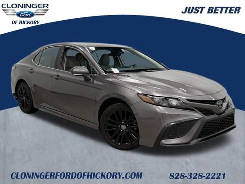 Used 2023 Toyota Camry SE image 1