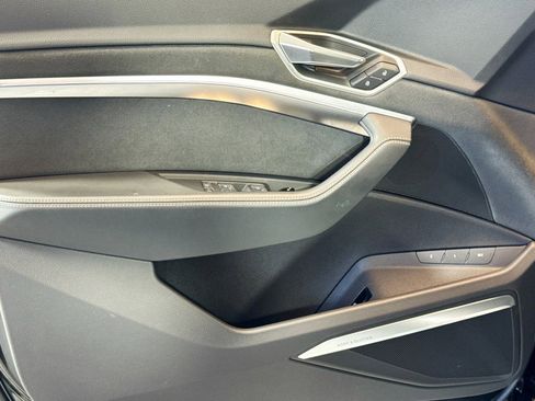 Used 2022 Audi e-tron Chronos w/ Chronos Package image 16