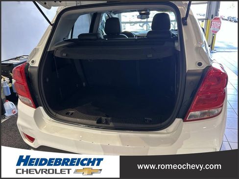 Used 2022 Chevrolet Trax LT w/ LT Convenience Package image 15