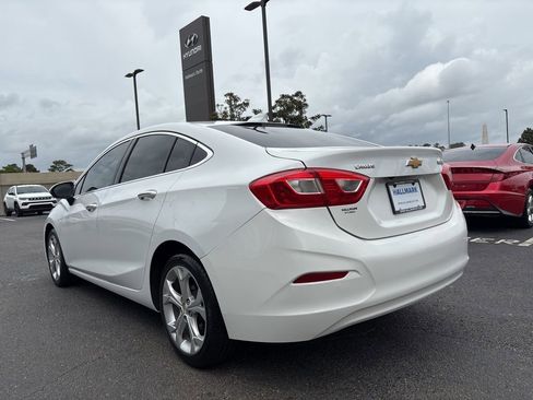 Used 2017 Chevrolet Cruze Premier FWD image 8