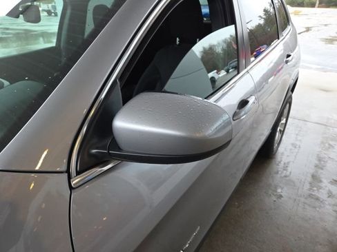 Used 2019 Jeep Cherokee Latitude w/ Comfort & Convenience Group image 32