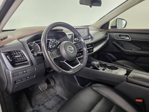 Used 2021 Nissan Rogue SV w/ Premium Package FWD image 16