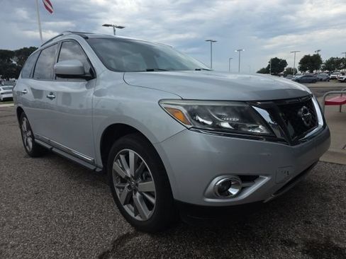 Used 2013 Nissan Pathfinder Platinum FWD image 1