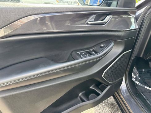 Used 2022 Jeep Grand Cherokee Laredo w/ Luxury Tech Group I image 20