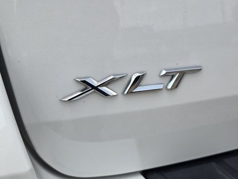 Used 2022 Ford Explorer XLT w/ Equipment Group 202A RWD image 8