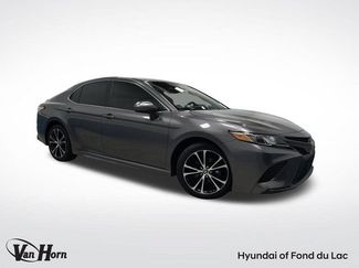 Used 2020 Toyota Camry SE image 1