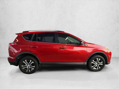 Used 2016 Toyota RAV4 LE FWD image 4