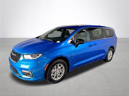 New 2026 Chrysler Pacifica Select FWD image 2