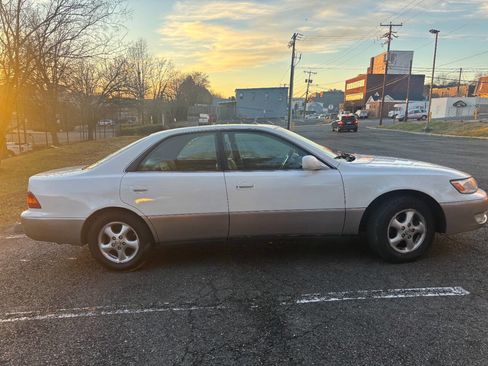 Used 1999 Lexus ES 330 image 4