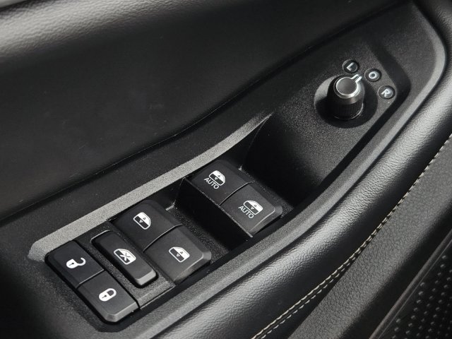 Used 2023 Jeep Grand Cherokee Limited AWD/4WD image 28