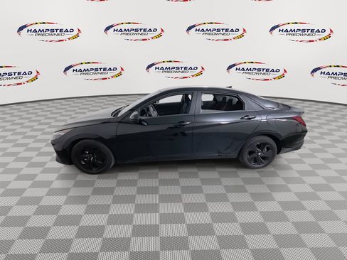 Used 2023 Hyundai Elantra SEL w/ Cargo Package FWD image 5