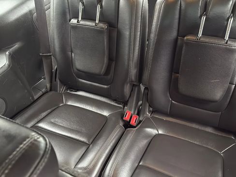 Used 2014 Ford Explorer XLT w/ Equipment Group 202A FWD image 15