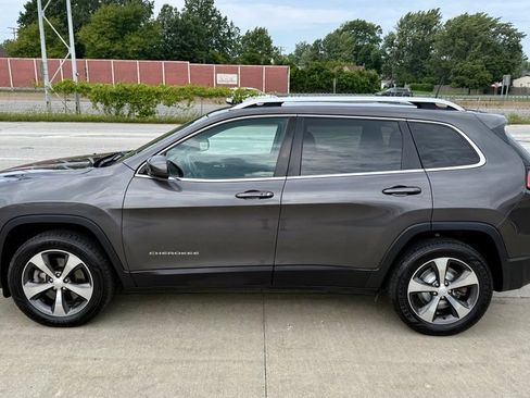 Used 2019 Jeep Cherokee Limited AWD/4WD image 11