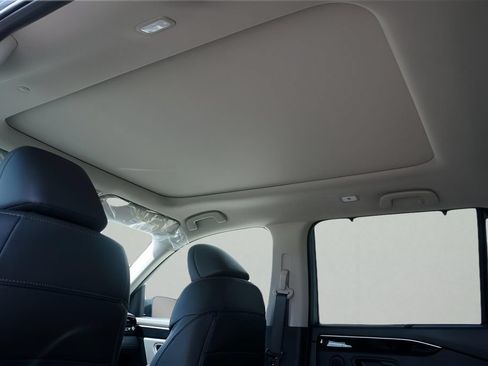 Used 2025 Honda Pilot Touring image 6