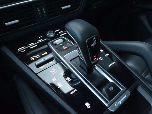 Certified 2021 Porsche Cayenne AWD/4WD image 16