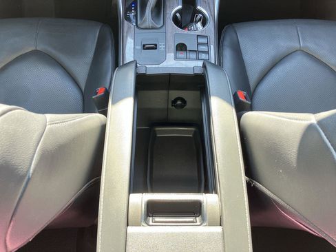 Used 2024 Toyota Highlander Platinum image 21