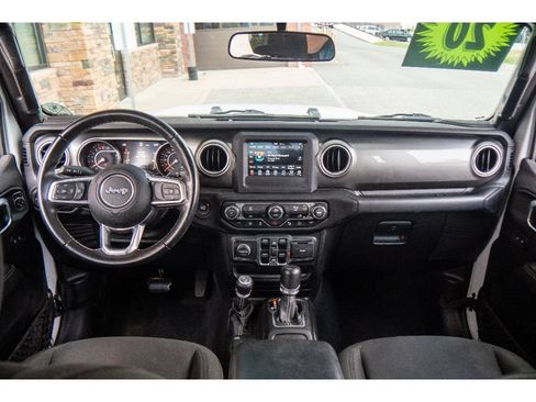 Used 2020 Jeep Gladiator Overland w/ Safety Group AWD/4WD image 14